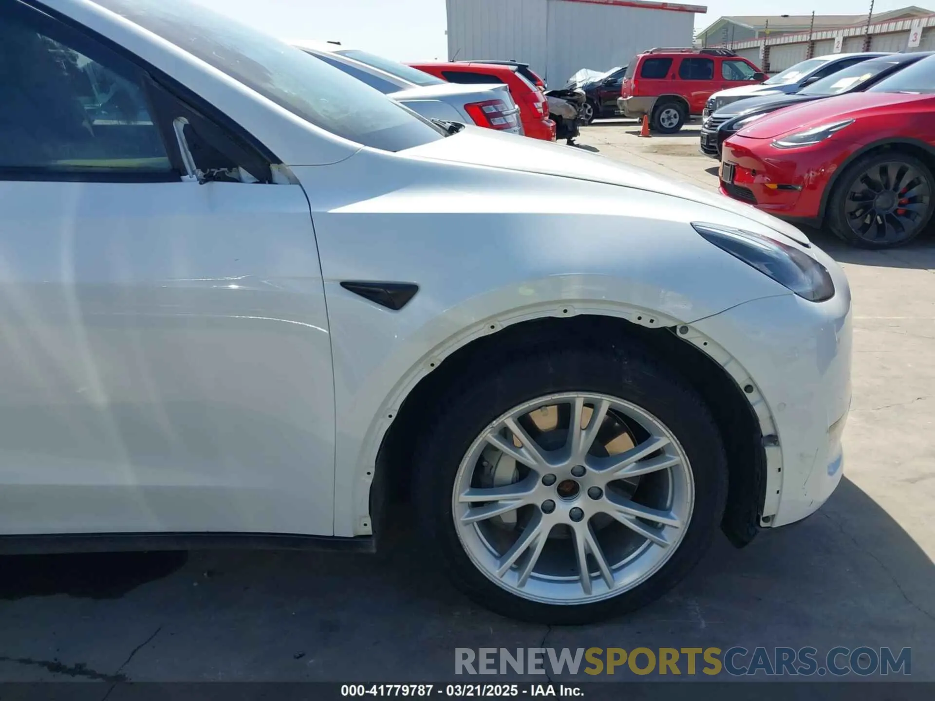 10 Photograph of a damaged car 5YJYGDEE8MF069679 TESLA MODEL Y 2021