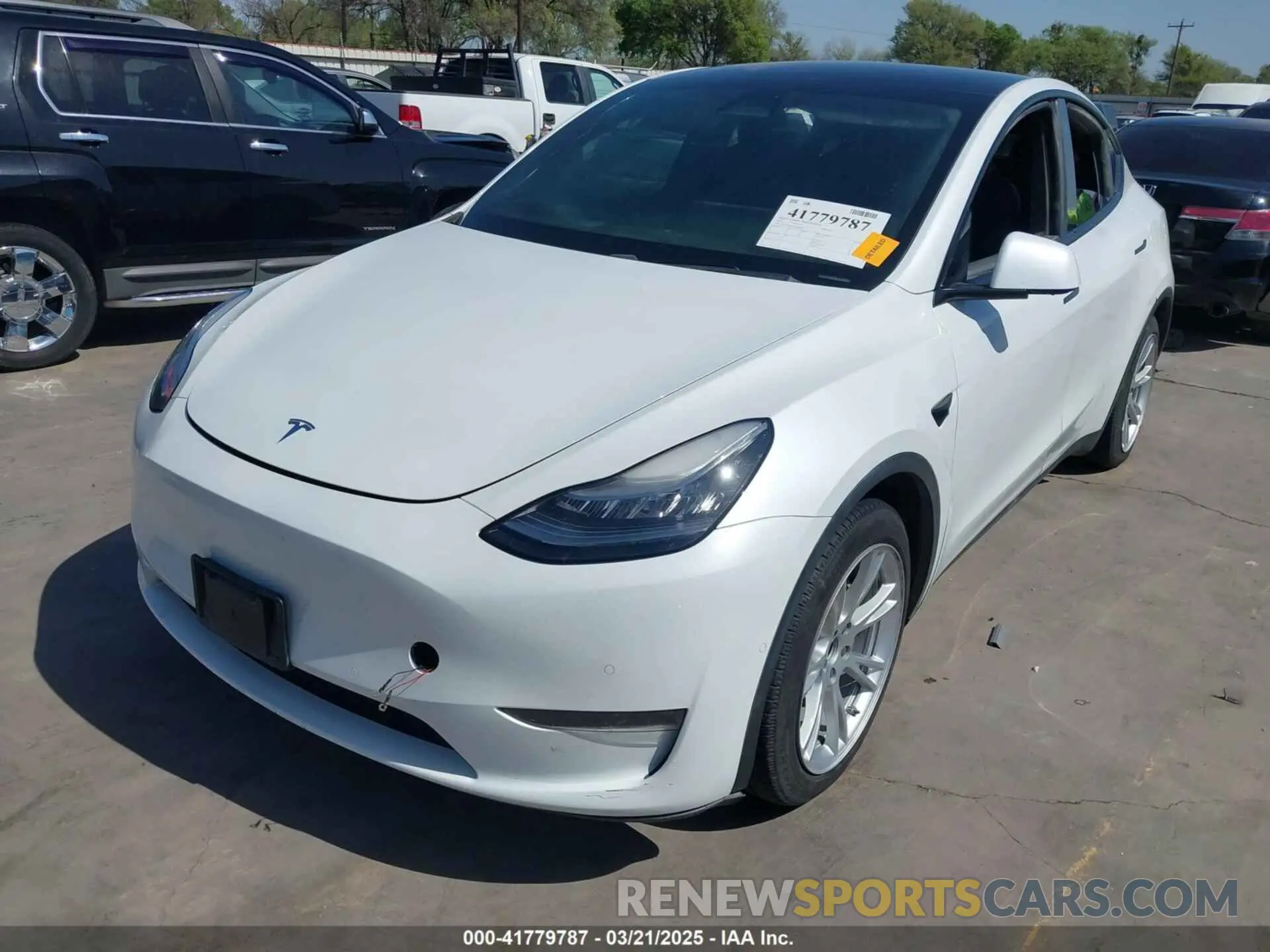 2 Photograph of a damaged car 5YJYGDEE8MF069679 TESLA MODEL Y 2021