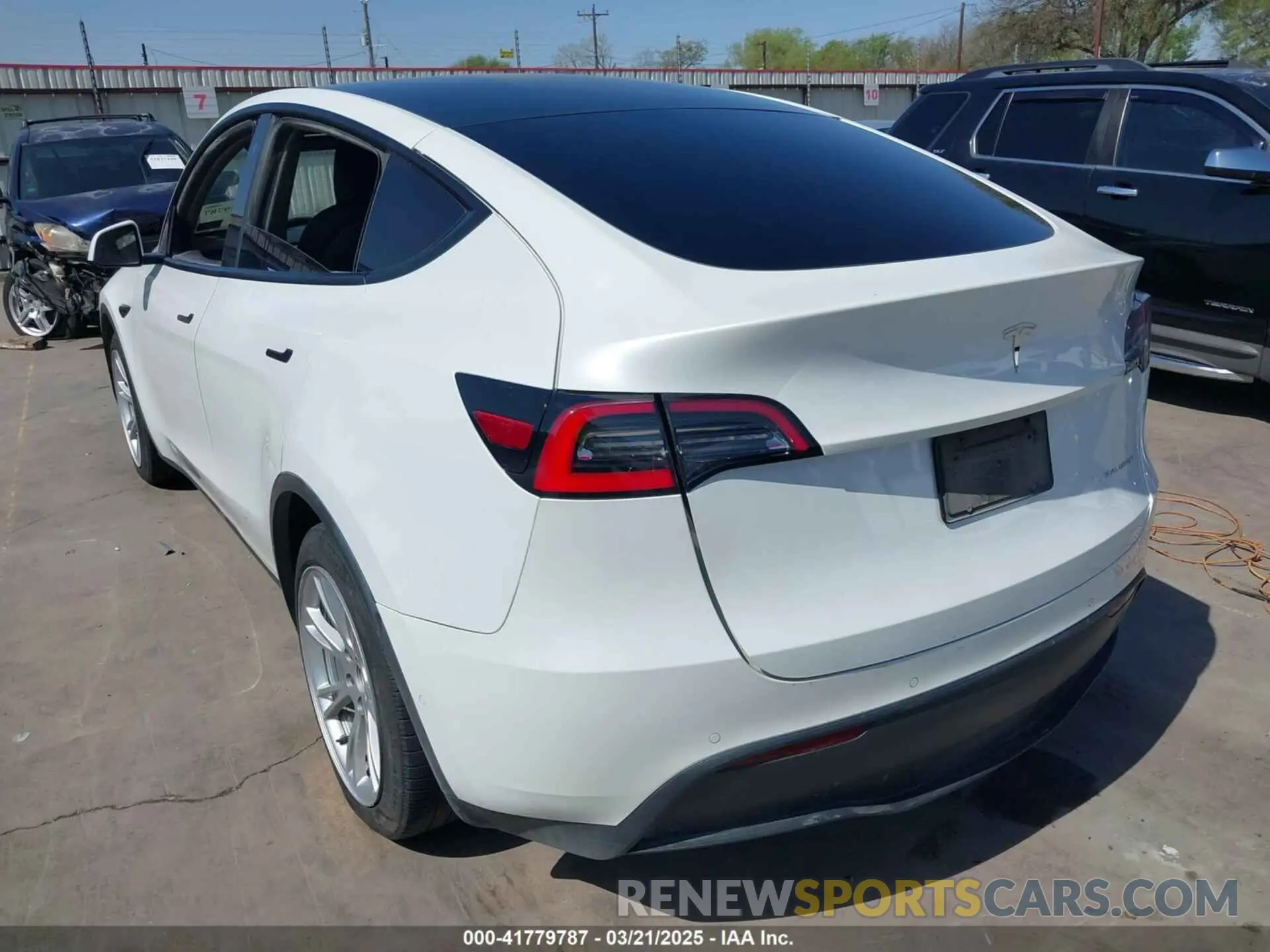 3 Photograph of a damaged car 5YJYGDEE8MF069679 TESLA MODEL Y 2021
