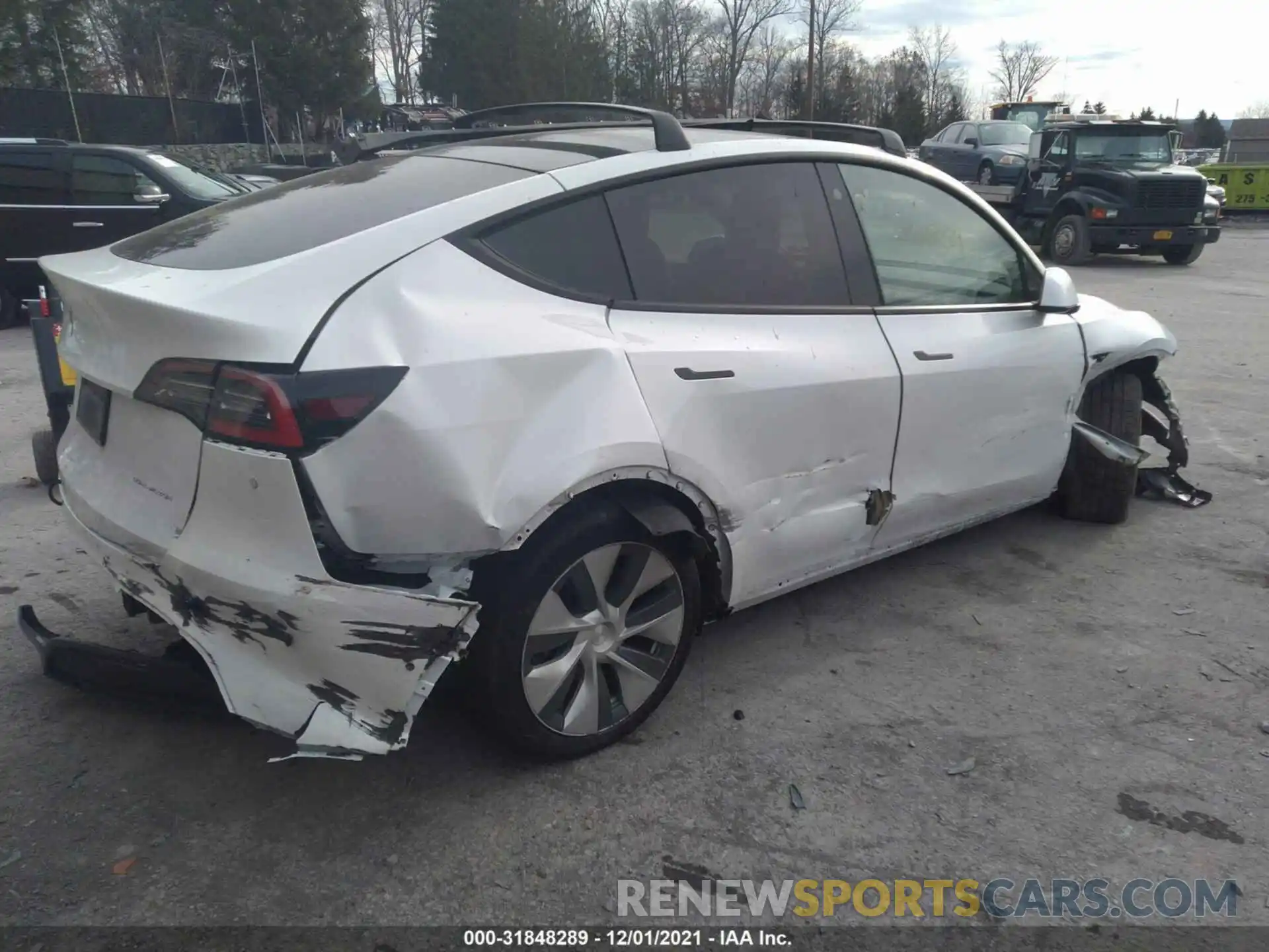 4 Photograph of a damaged car 5YJYGDEE8MF069861 TESLA MODEL Y 2021