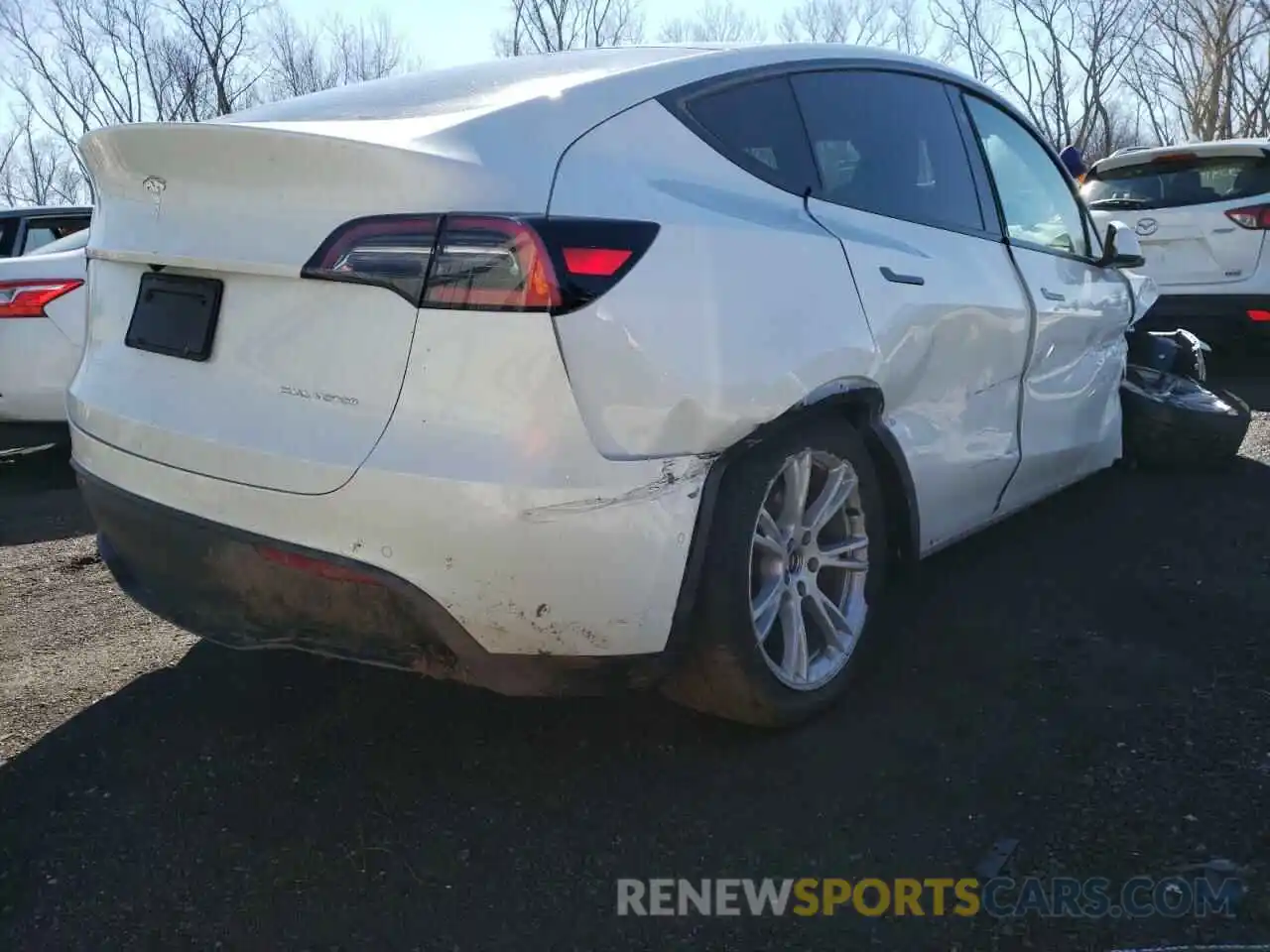 4 Photograph of a damaged car 5YJYGDEE8MF072579 TESLA MODEL Y 2021