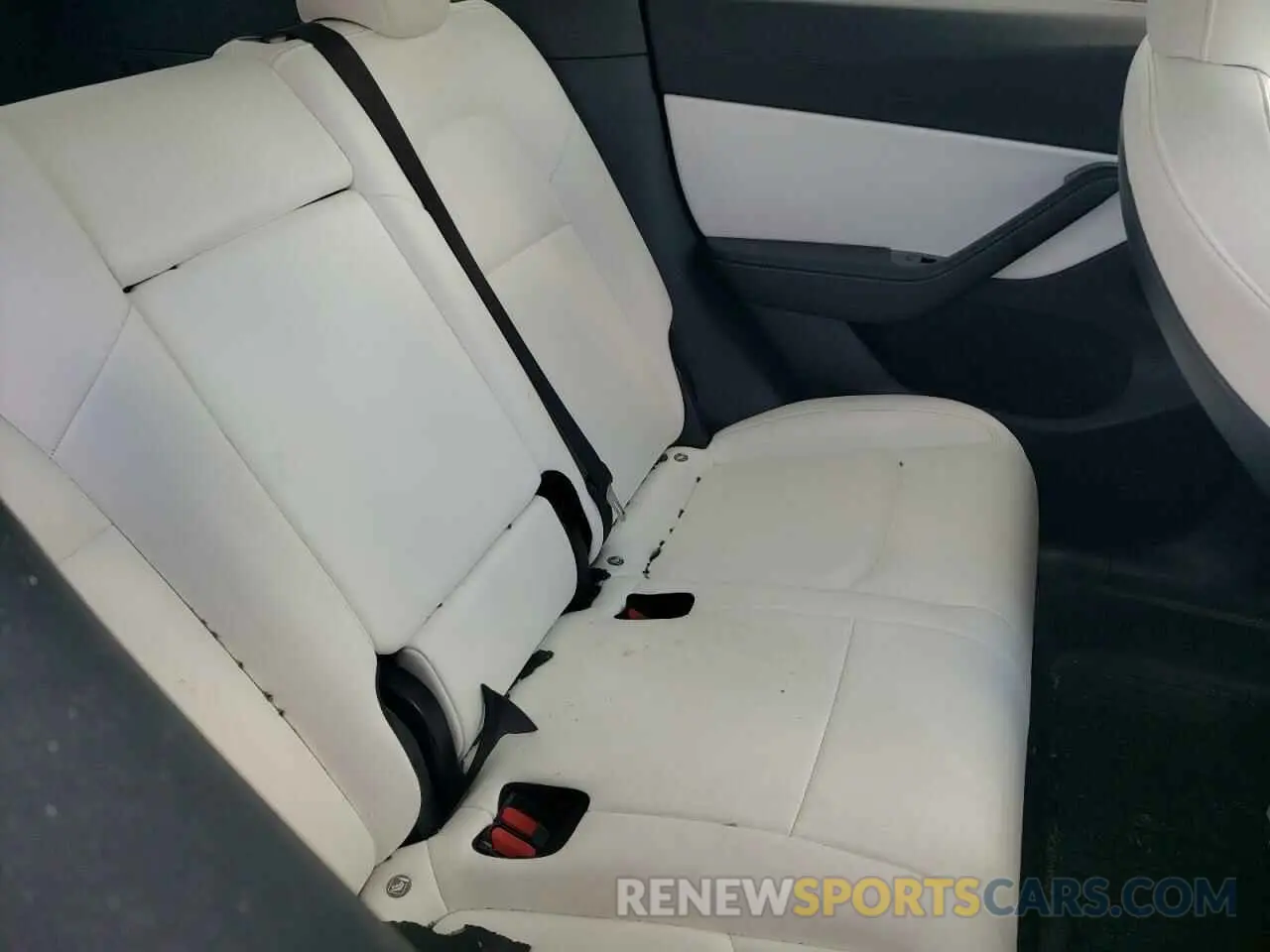 10 Photograph of a damaged car 5YJYGDEE8MF081122 TESLA MODEL Y 2021