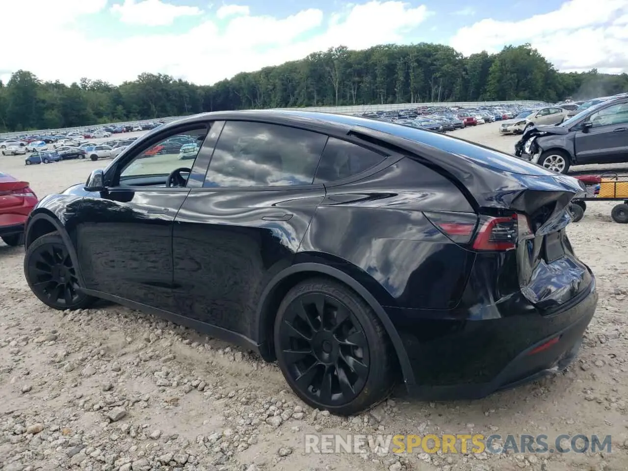 2 Photograph of a damaged car 5YJYGDEE8MF081122 TESLA MODEL Y 2021