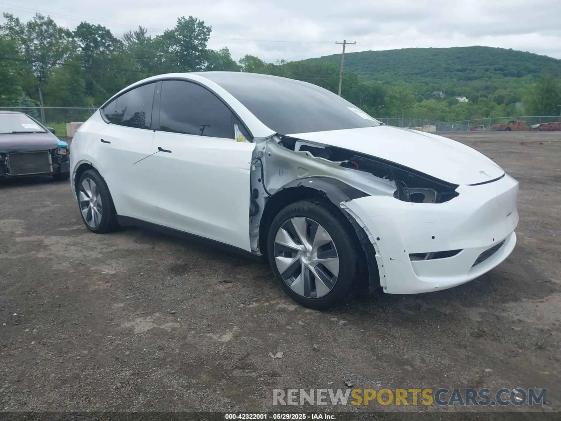 1 Photograph of a damaged car 5YJYGDEE8MF085574 TESLA MODEL Y 2021