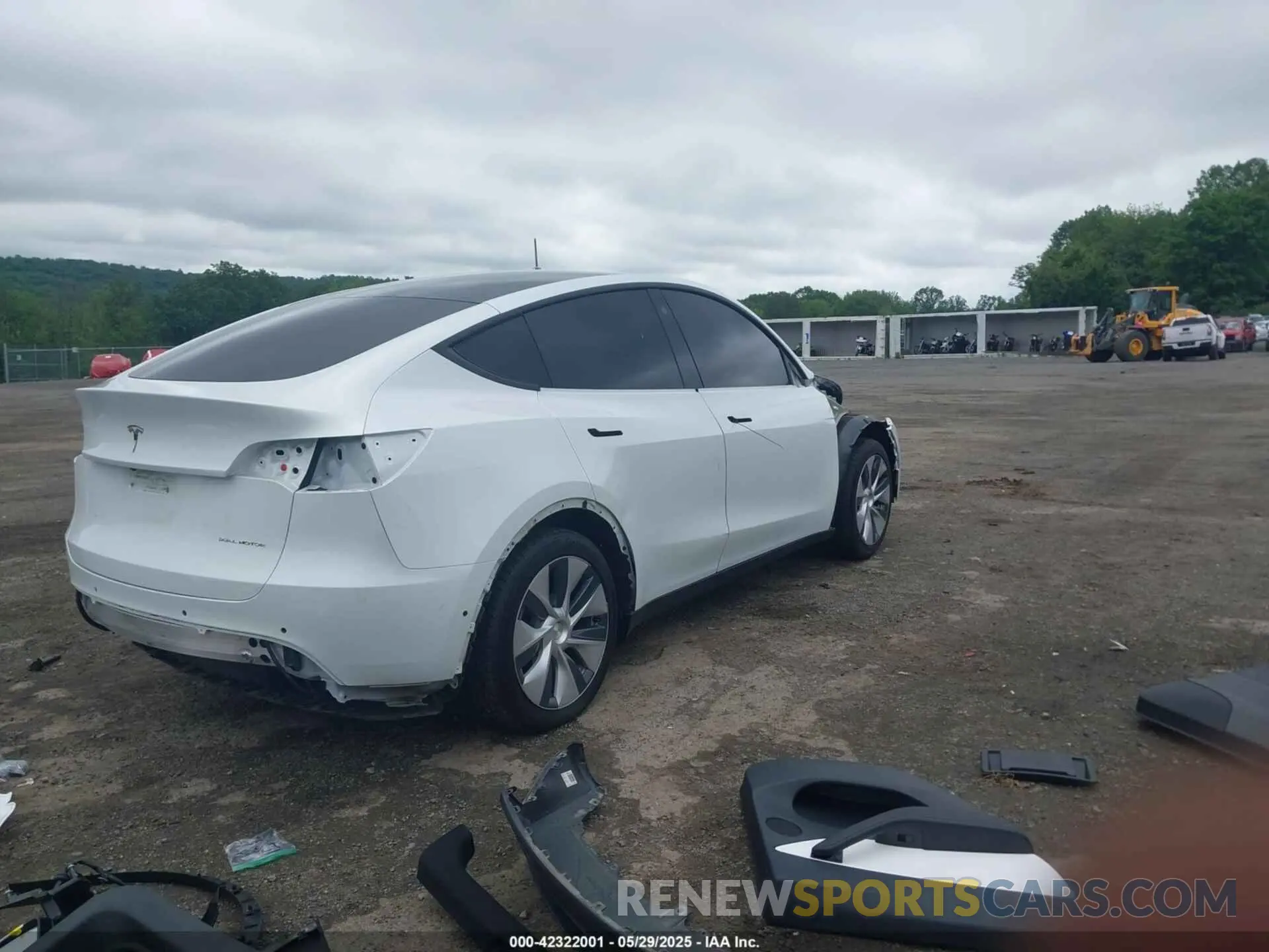 4 Photograph of a damaged car 5YJYGDEE8MF085574 TESLA MODEL Y 2021
