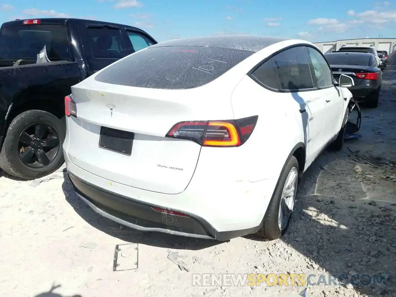 4 Photograph of a damaged car 5YJYGDEE8MF086580 TESLA MODEL Y 2021