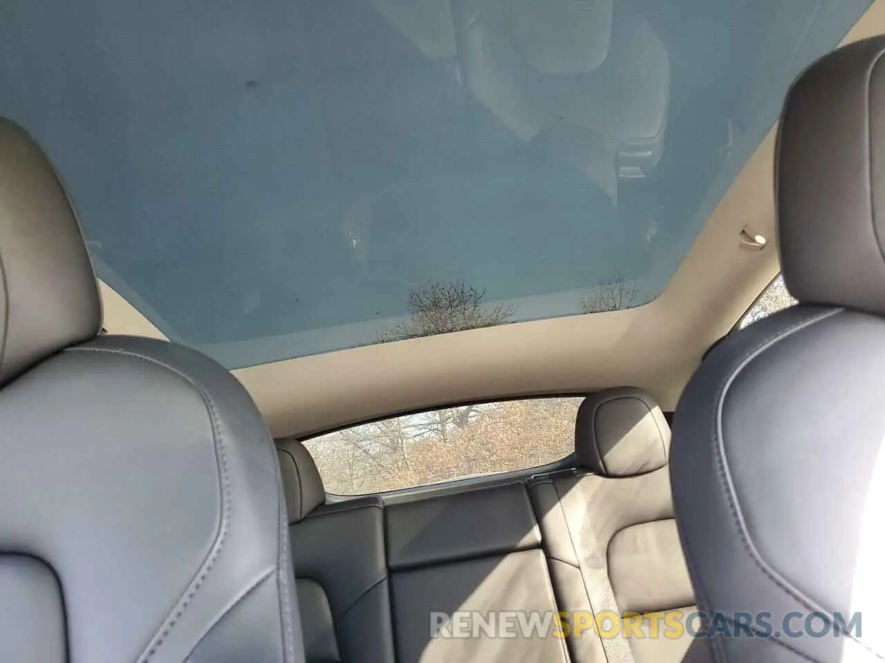 10 Photograph of a damaged car 5YJYGDEE8MF086739 TESLA MODEL Y 2021