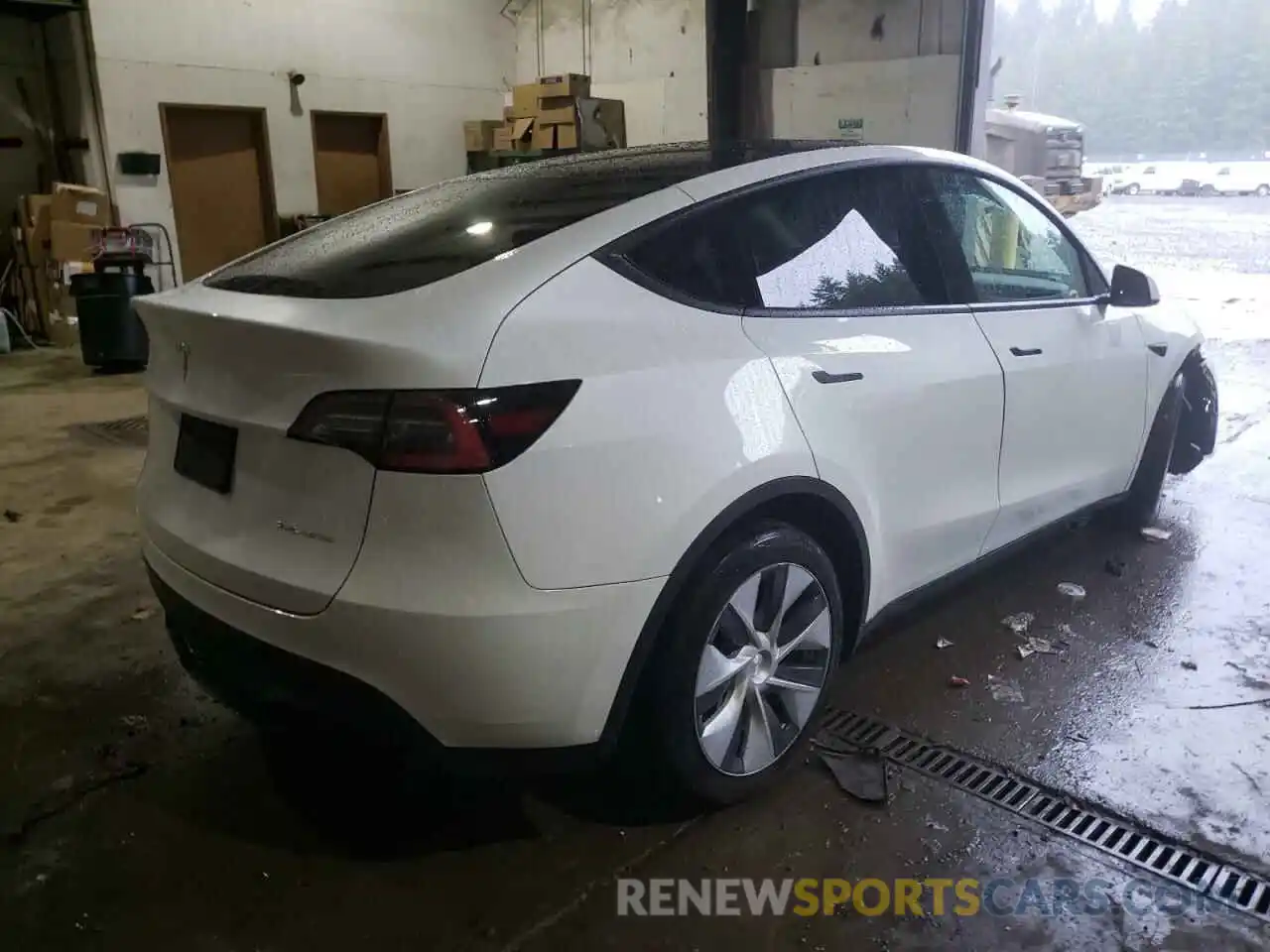 4 Photograph of a damaged car 5YJYGDEE8MF091424 TESLA MODEL Y 2021