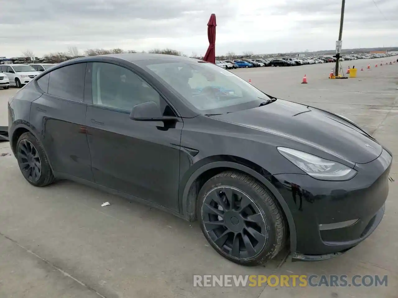 4 Photograph of a damaged car 5YJYGDEE8MF091925 TESLA MODEL Y 2021