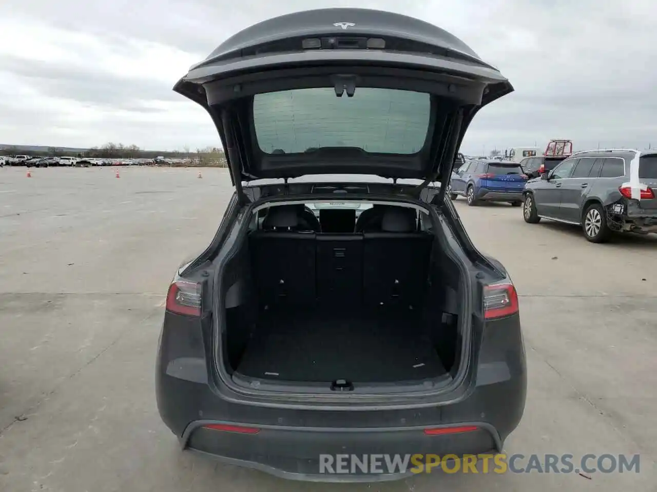 6 Photograph of a damaged car 5YJYGDEE8MF091925 TESLA MODEL Y 2021