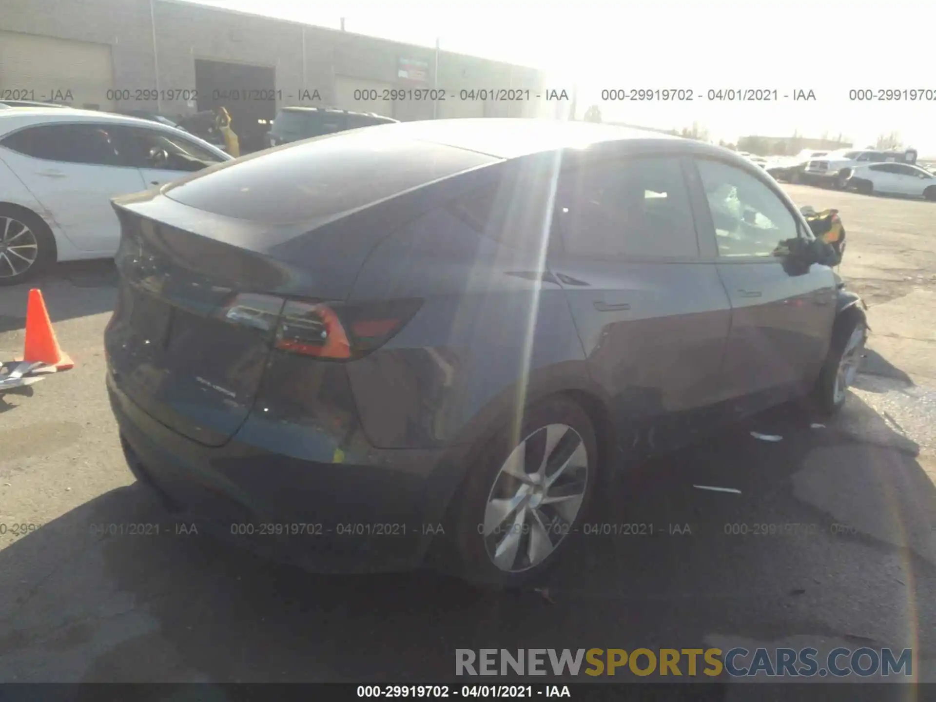 4 Photograph of a damaged car 5YJYGDEE8MF094520 TESLA MODEL Y 2021