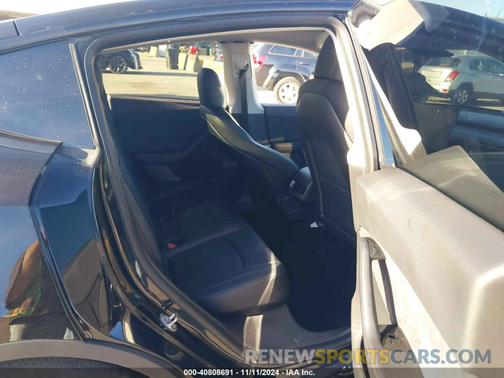 8 Photograph of a damaged car 5YJYGDEE8MF111798 TESLA MODEL Y 2021