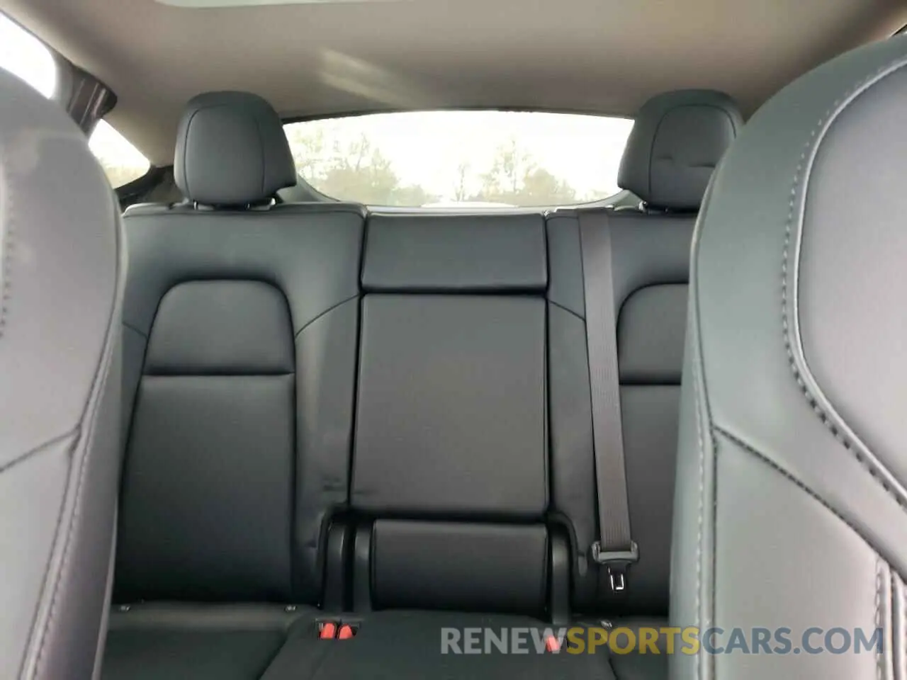 10 Photograph of a damaged car 5YJYGDEE8MF119805 TESLA MODEL Y 2021