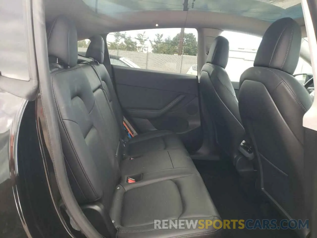 11 Photograph of a damaged car 5YJYGDEE8MF119805 TESLA MODEL Y 2021