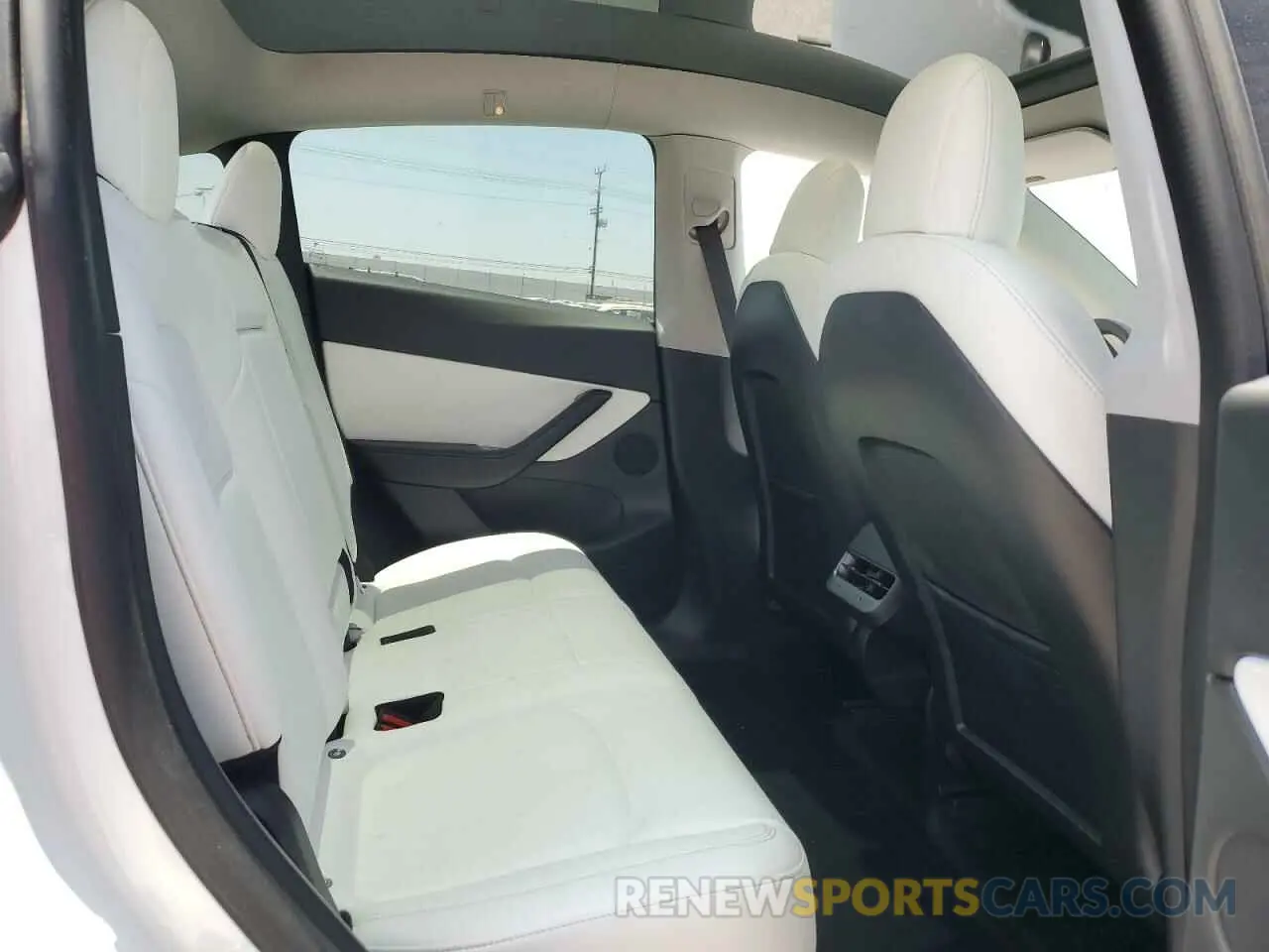 10 Photograph of a damaged car 5YJYGDEE8MF121053 TESLA MODEL Y 2021