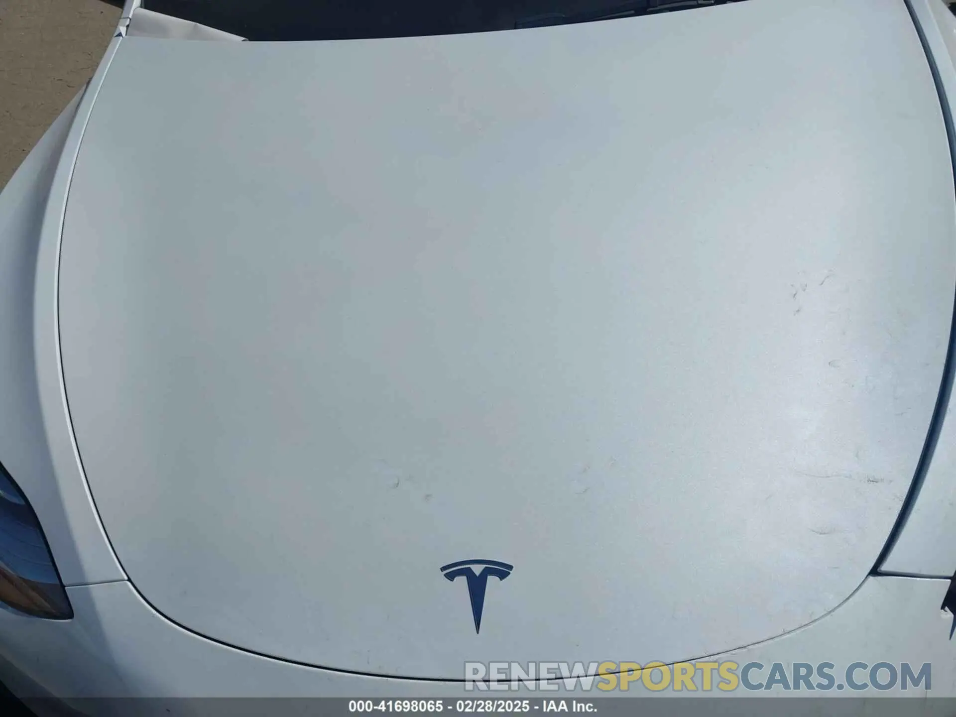 10 Photograph of a damaged car 5YJYGDEE8MF125104 TESLA MODEL Y 2021