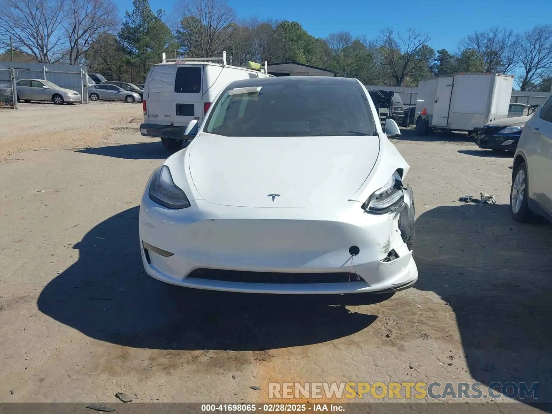 11 Photograph of a damaged car 5YJYGDEE8MF125104 TESLA MODEL Y 2021