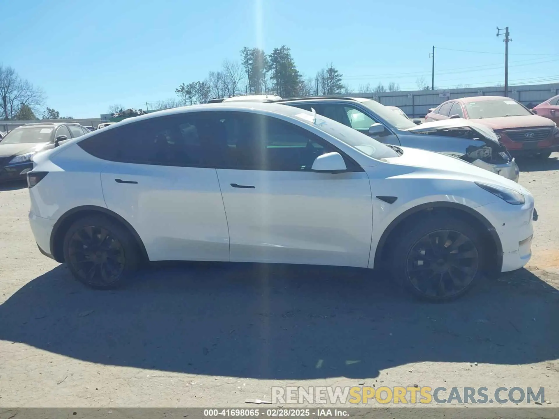 12 Photograph of a damaged car 5YJYGDEE8MF125104 TESLA MODEL Y 2021