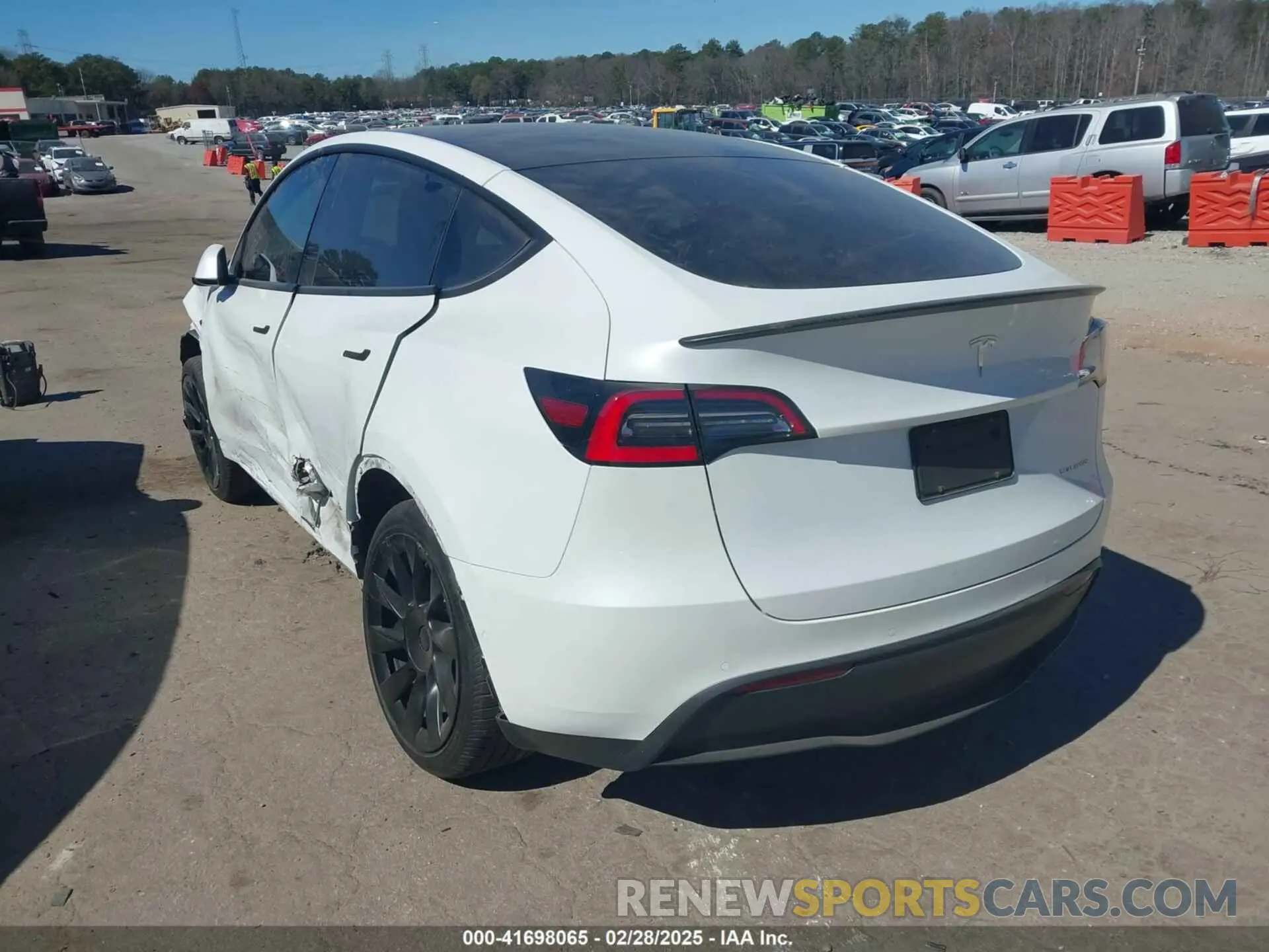 3 Photograph of a damaged car 5YJYGDEE8MF125104 TESLA MODEL Y 2021