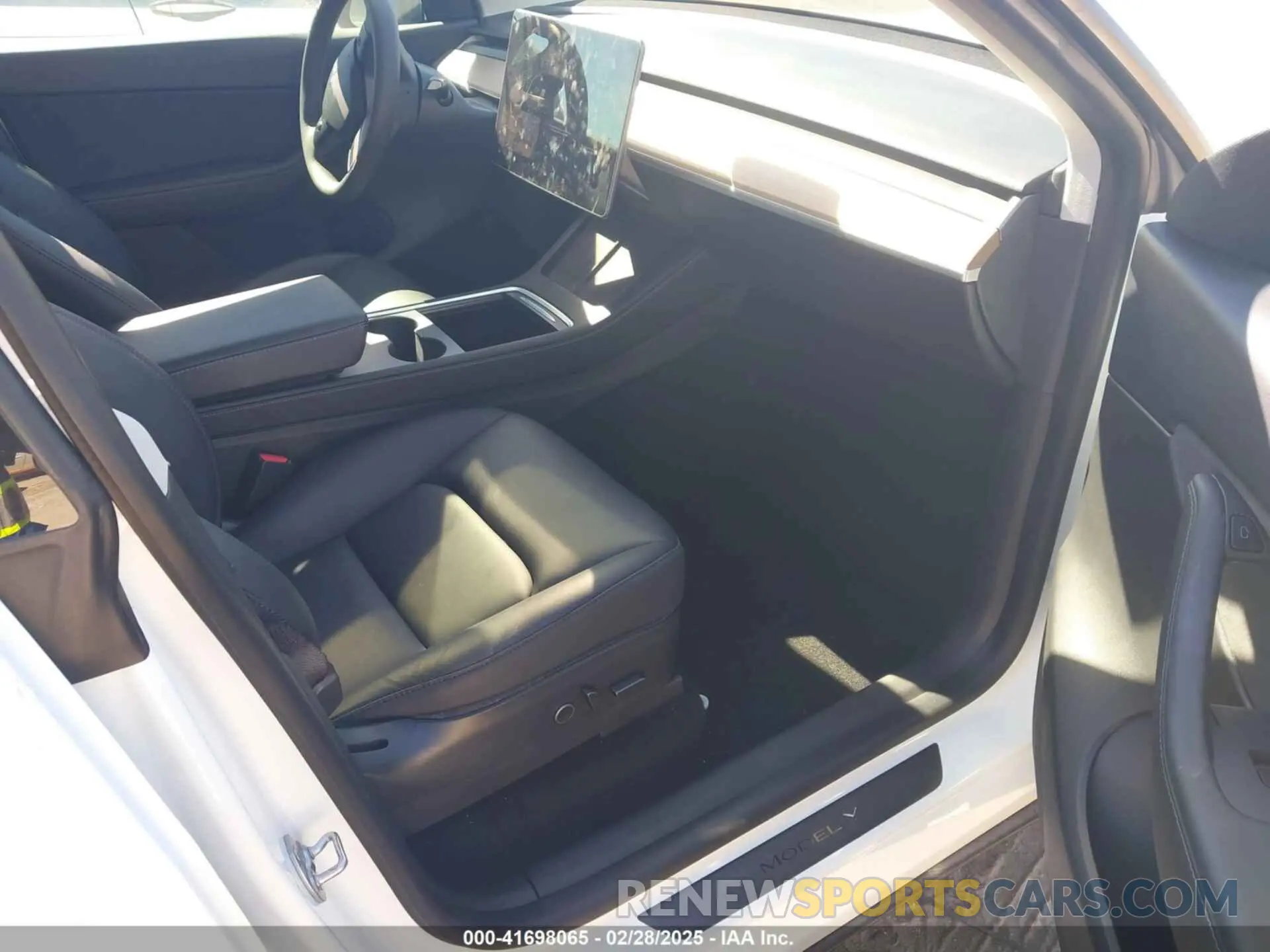 5 Photograph of a damaged car 5YJYGDEE8MF125104 TESLA MODEL Y 2021