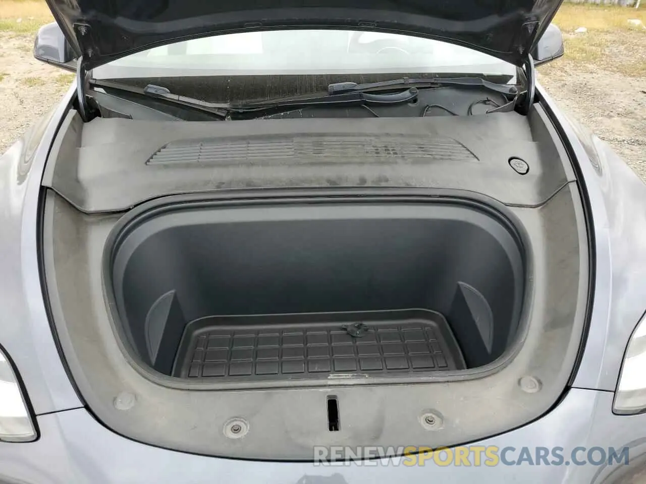 11 Photograph of a damaged car 5YJYGDEE8MF139620 TESLA MODEL Y 2021