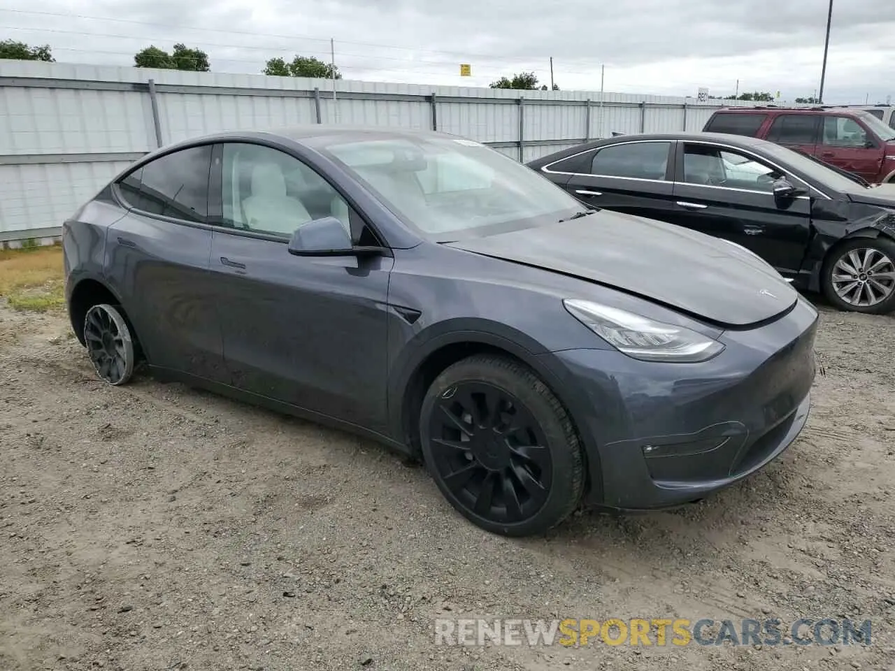 4 Photograph of a damaged car 5YJYGDEE8MF139620 TESLA MODEL Y 2021