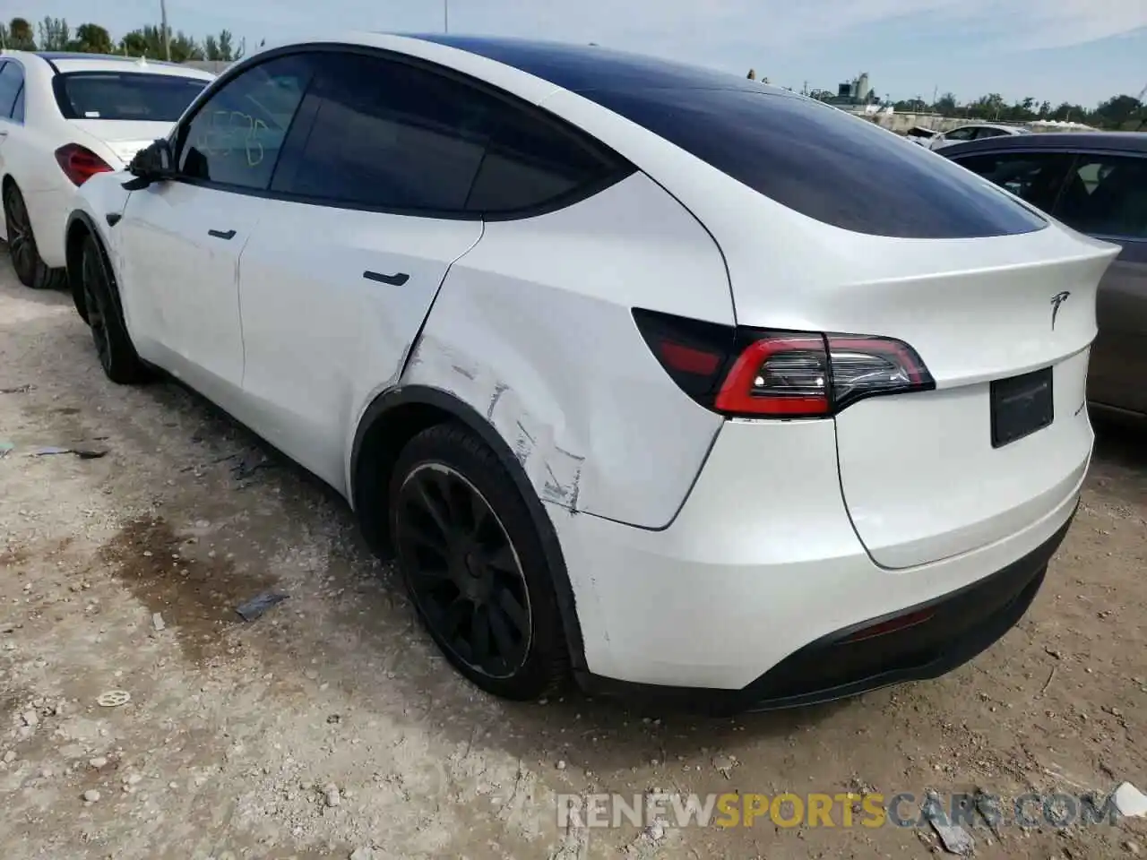 3 Photograph of a damaged car 5YJYGDEE8MF139844 TESLA MODEL Y 2021