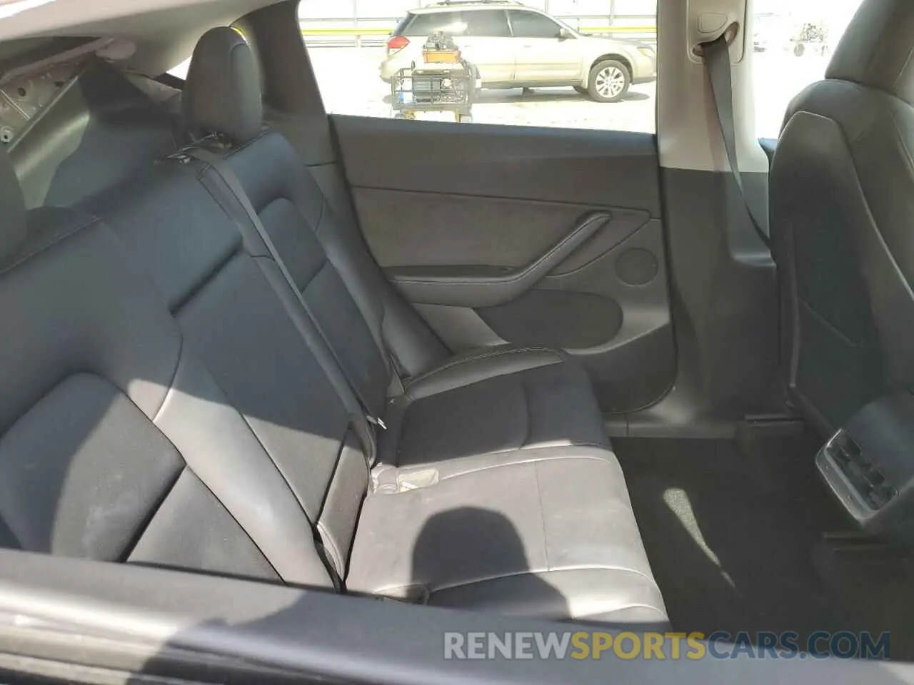 10 Photograph of a damaged car 5YJYGDEE8MF142033 TESLA MODEL Y 2021