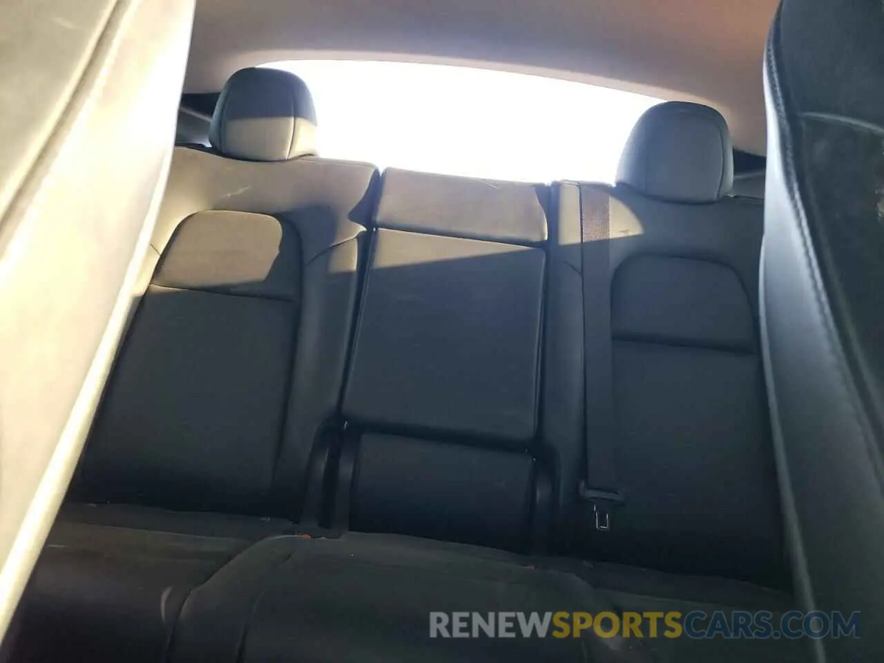 10 Photograph of a damaged car 5YJYGDEE8MF148849 TESLA MODEL Y 2021