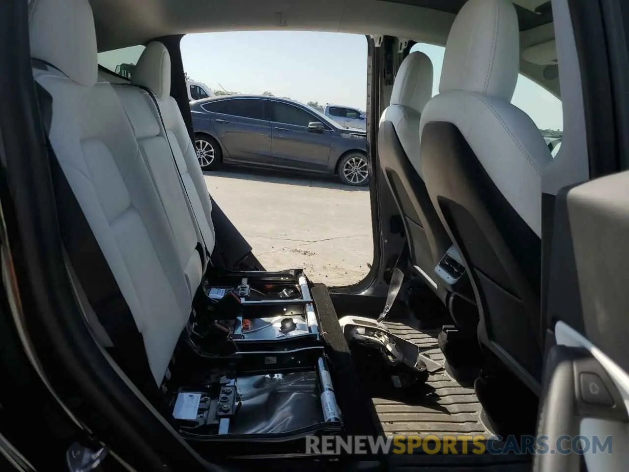 10 Photograph of a damaged car 5YJYGDEE8MF189630 TESLA MODEL Y 2021