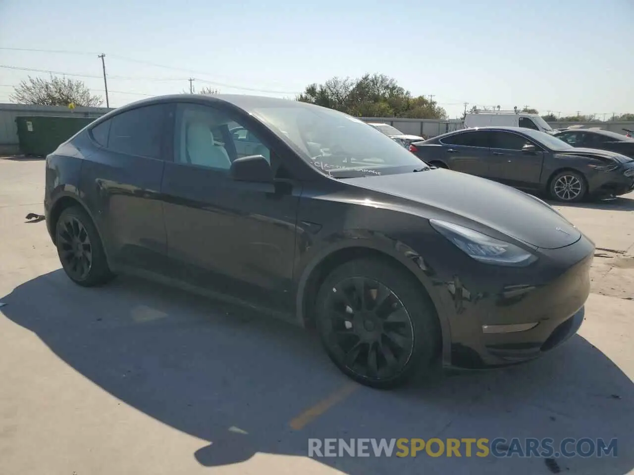 4 Photograph of a damaged car 5YJYGDEE8MF189630 TESLA MODEL Y 2021