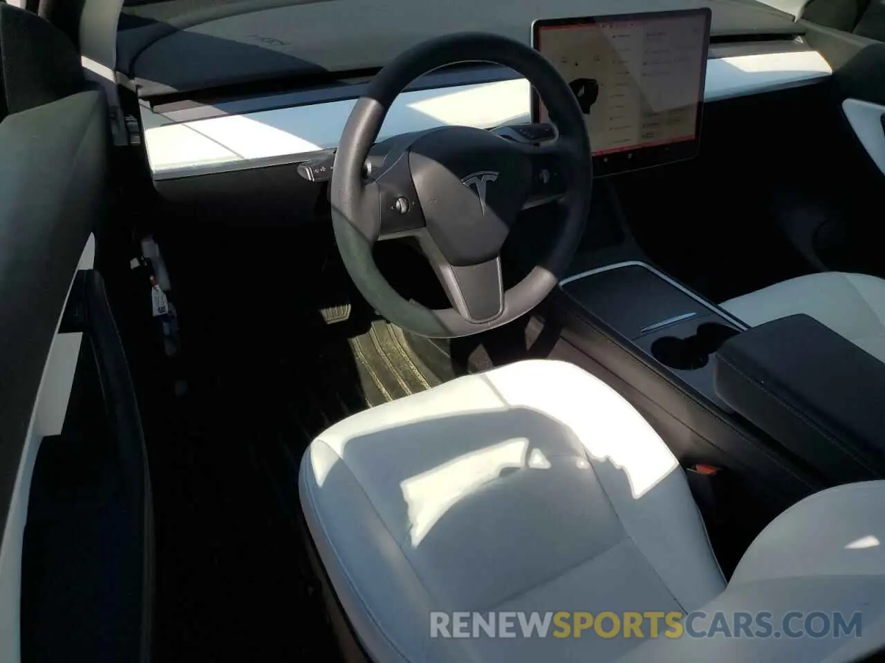 8 Photograph of a damaged car 5YJYGDEE8MF189630 TESLA MODEL Y 2021