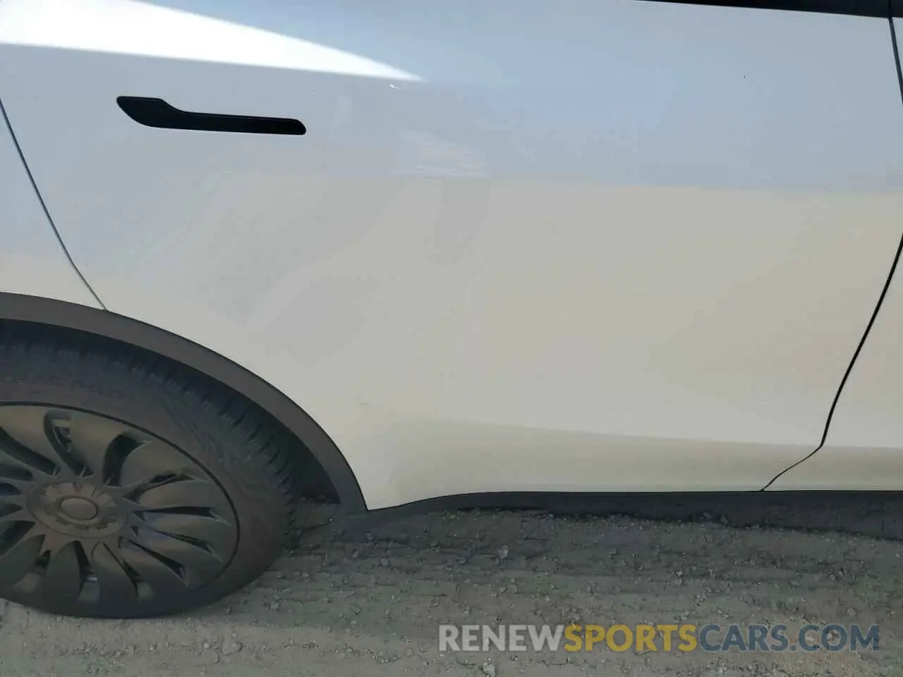 10 Photograph of a damaged car 5YJYGDEE8MF194486 TESLA MODEL Y 2021