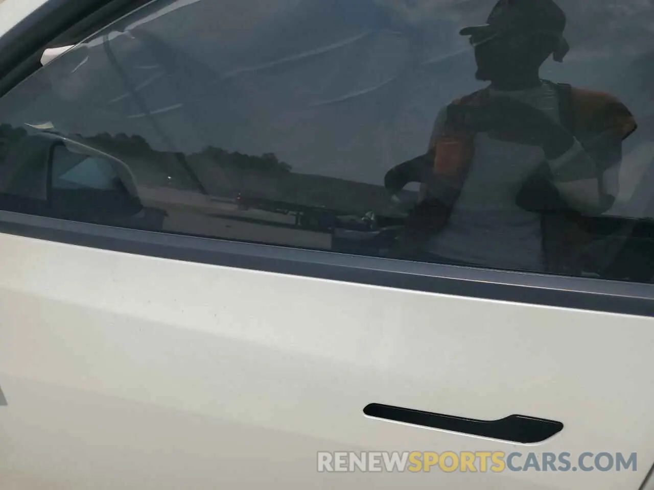 8 Photograph of a damaged car 5YJYGDEE8MF194486 TESLA MODEL Y 2021