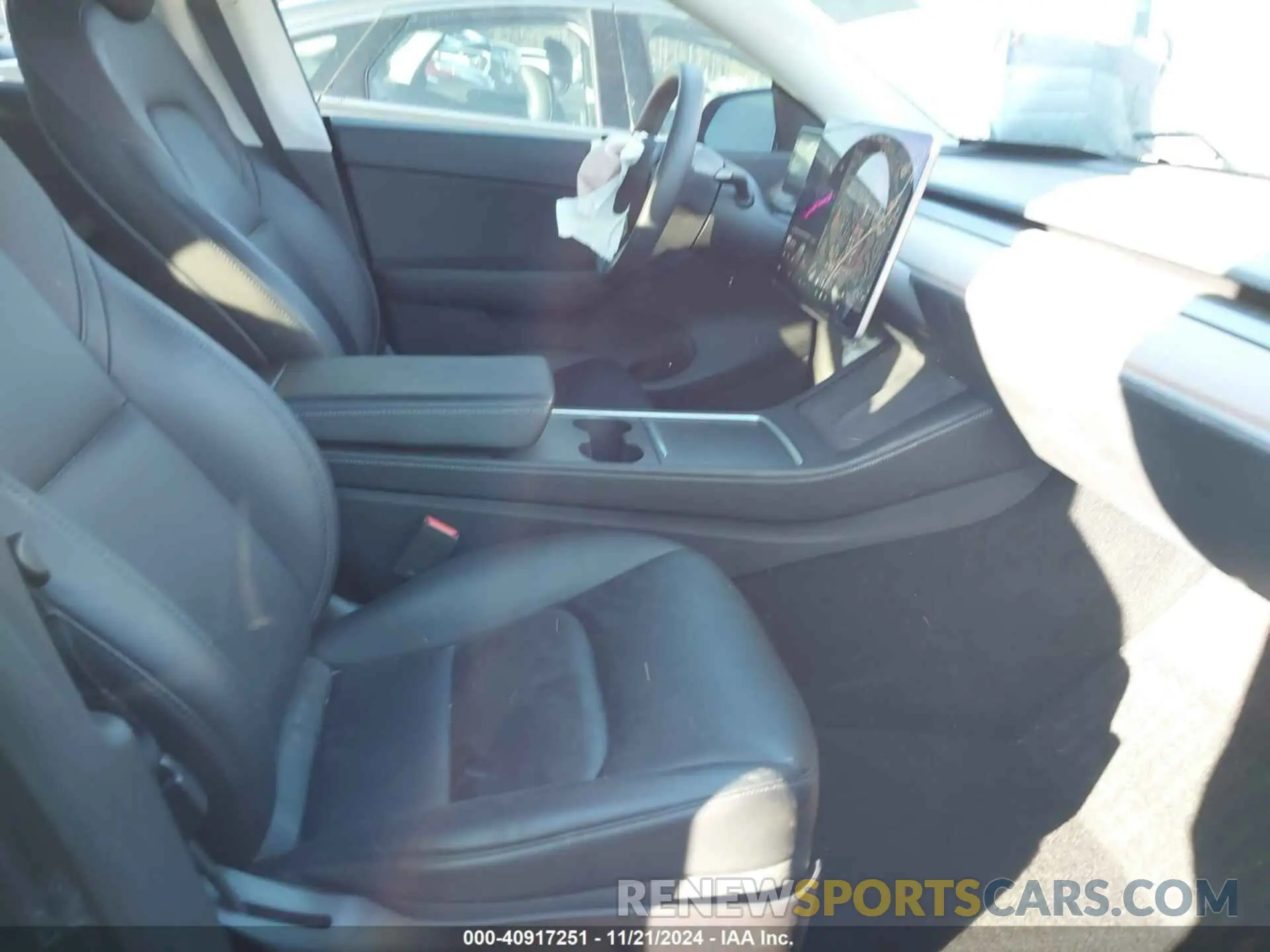 5 Photograph of a damaged car 5YJYGDEE8MF198490 TESLA MODEL Y 2021