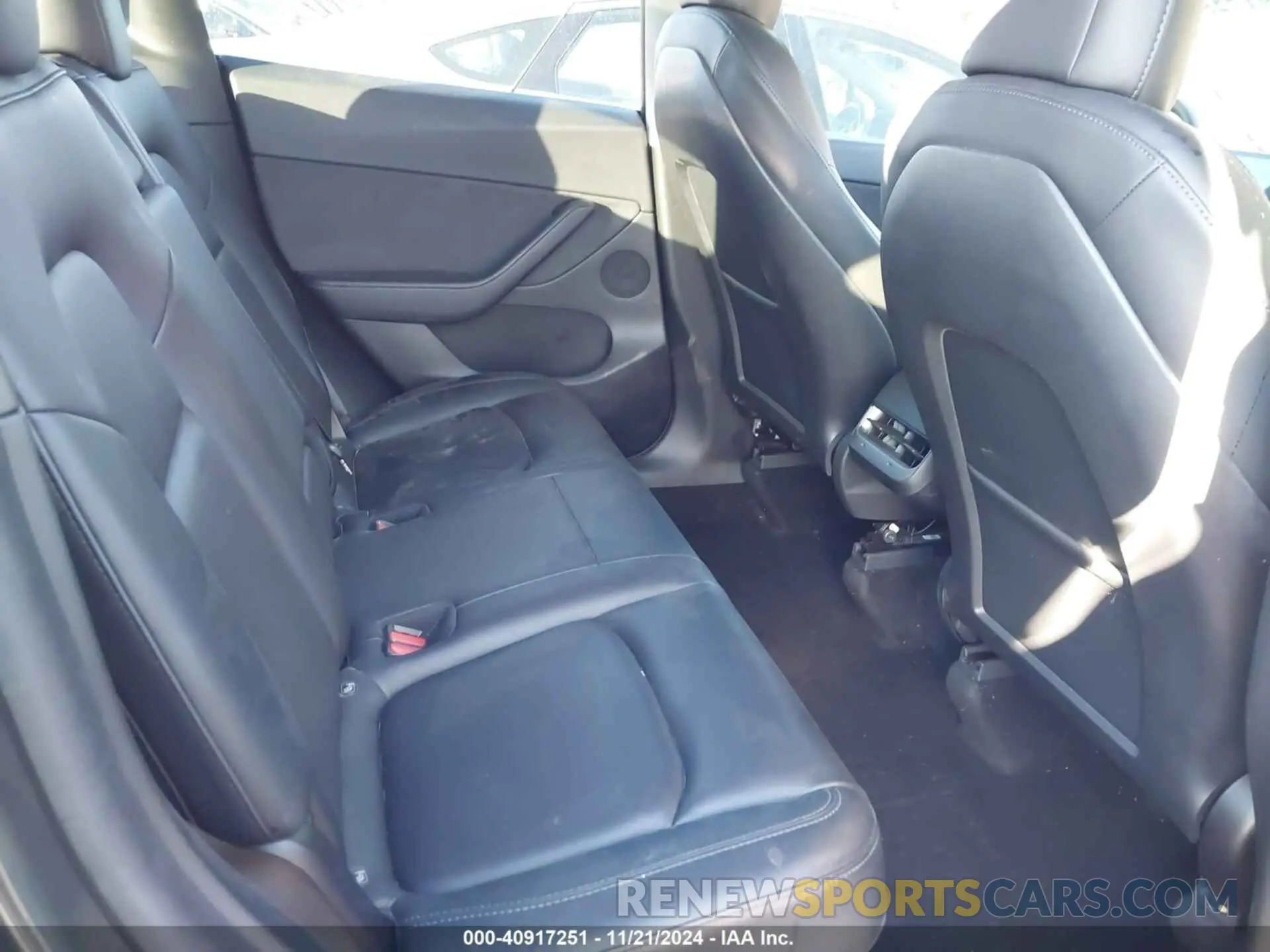 8 Photograph of a damaged car 5YJYGDEE8MF198490 TESLA MODEL Y 2021