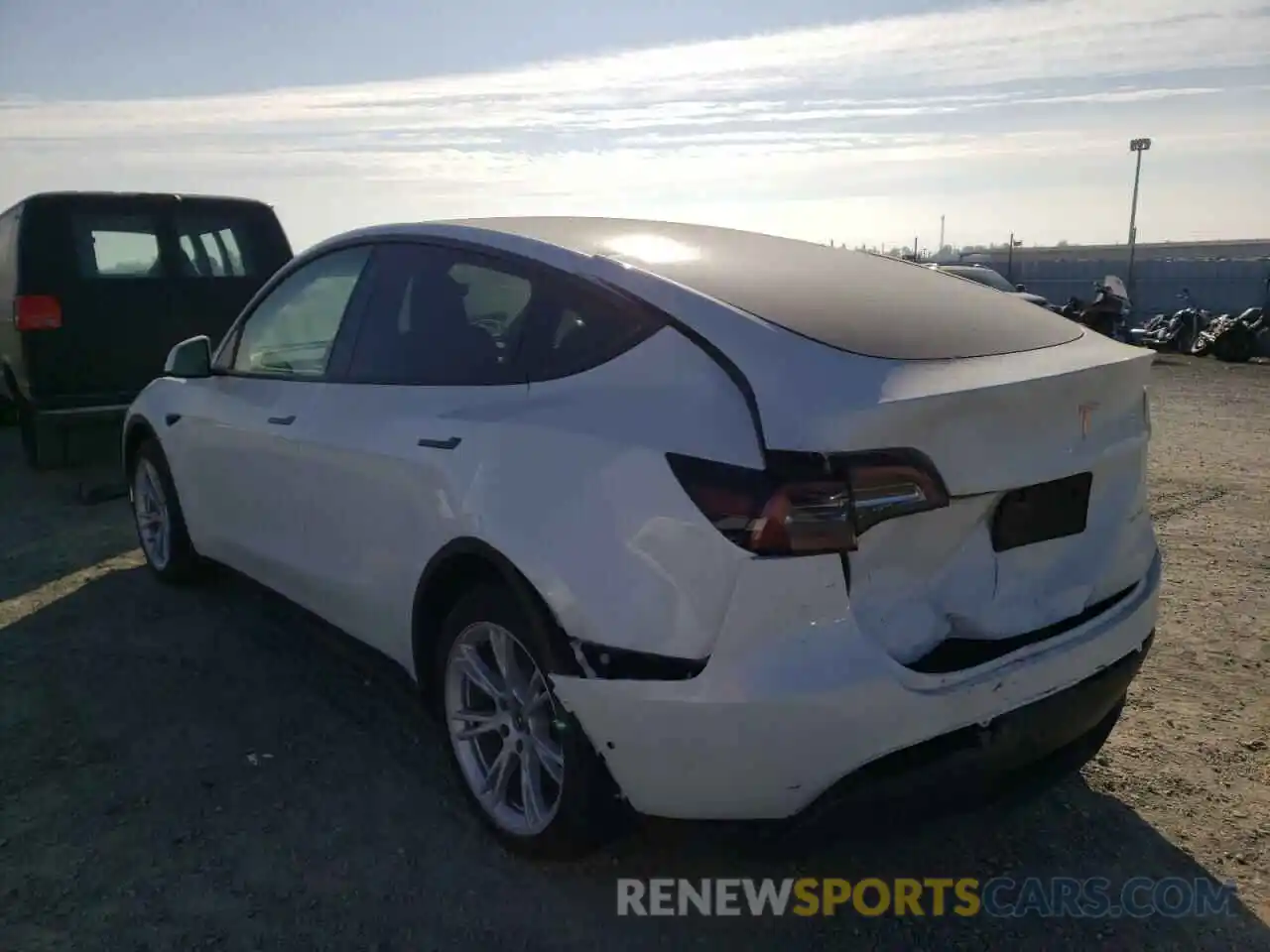 3 Photograph of a damaged car 5YJYGDEE8MF200805 TESLA MODEL Y 2021