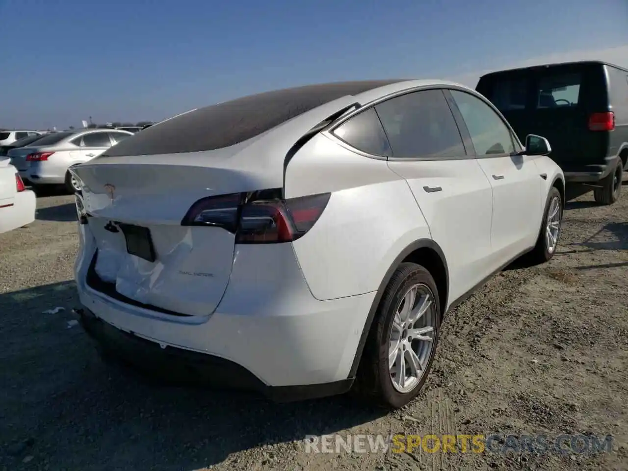 4 Photograph of a damaged car 5YJYGDEE8MF200805 TESLA MODEL Y 2021