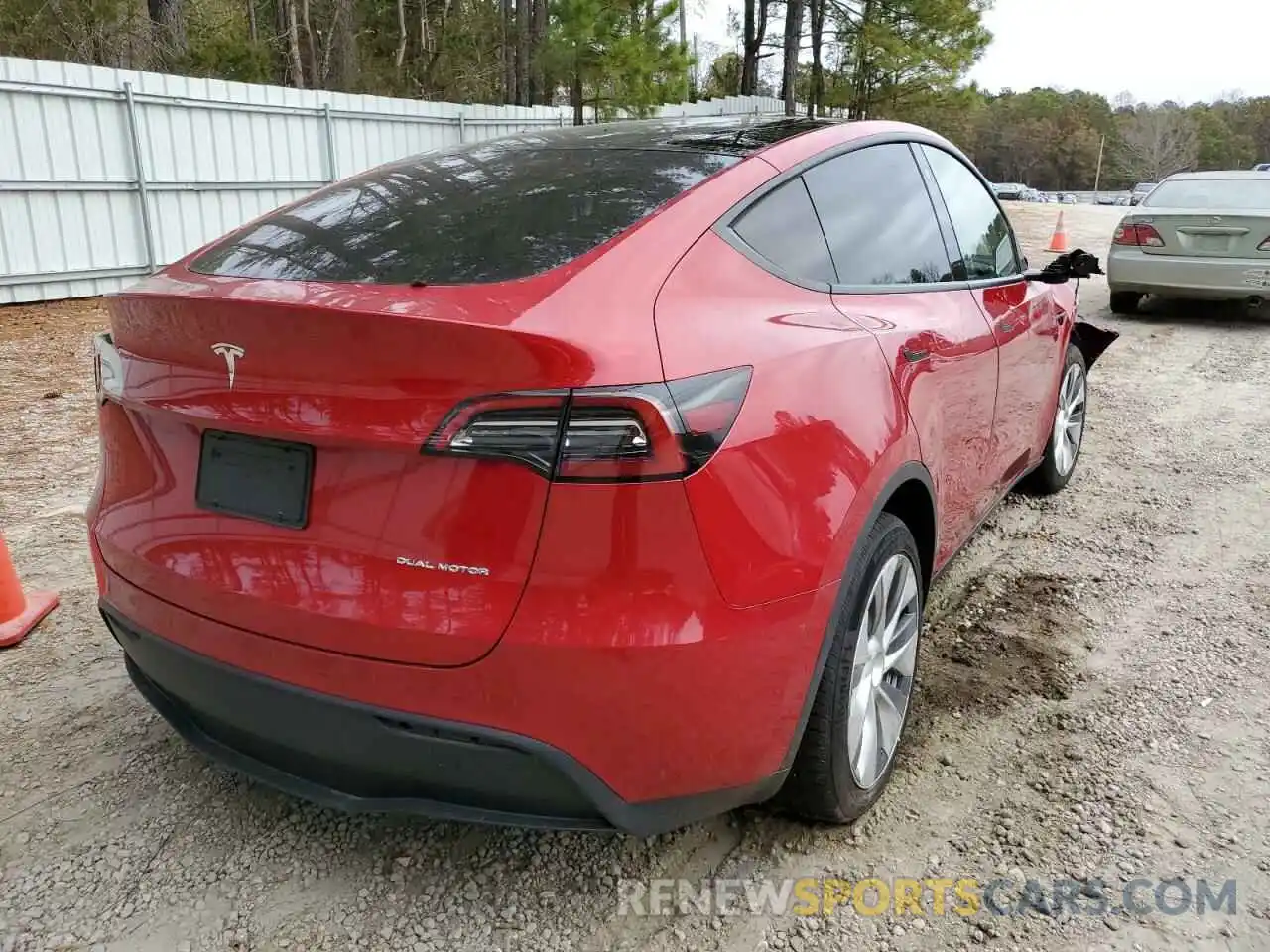 4 Photograph of a damaged car 5YJYGDEE8MF202277 TESLA MODEL Y 2021