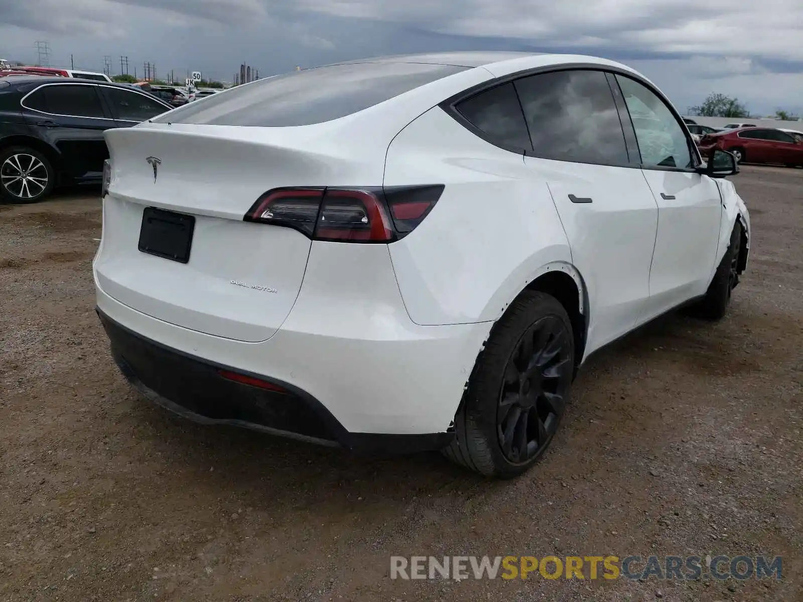 4 Photograph of a damaged car 5YJYGDEE8MF204000 TESLA MODEL Y 2021