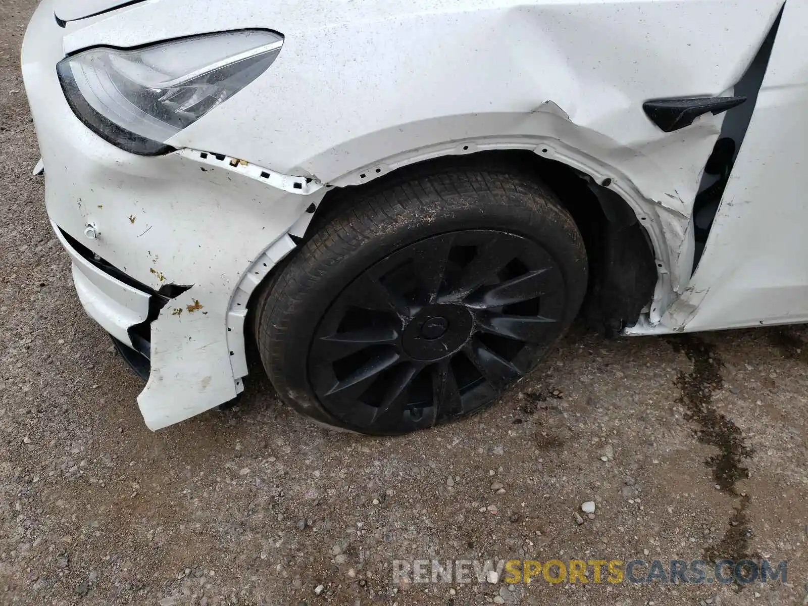 9 Photograph of a damaged car 5YJYGDEE8MF204000 TESLA MODEL Y 2021