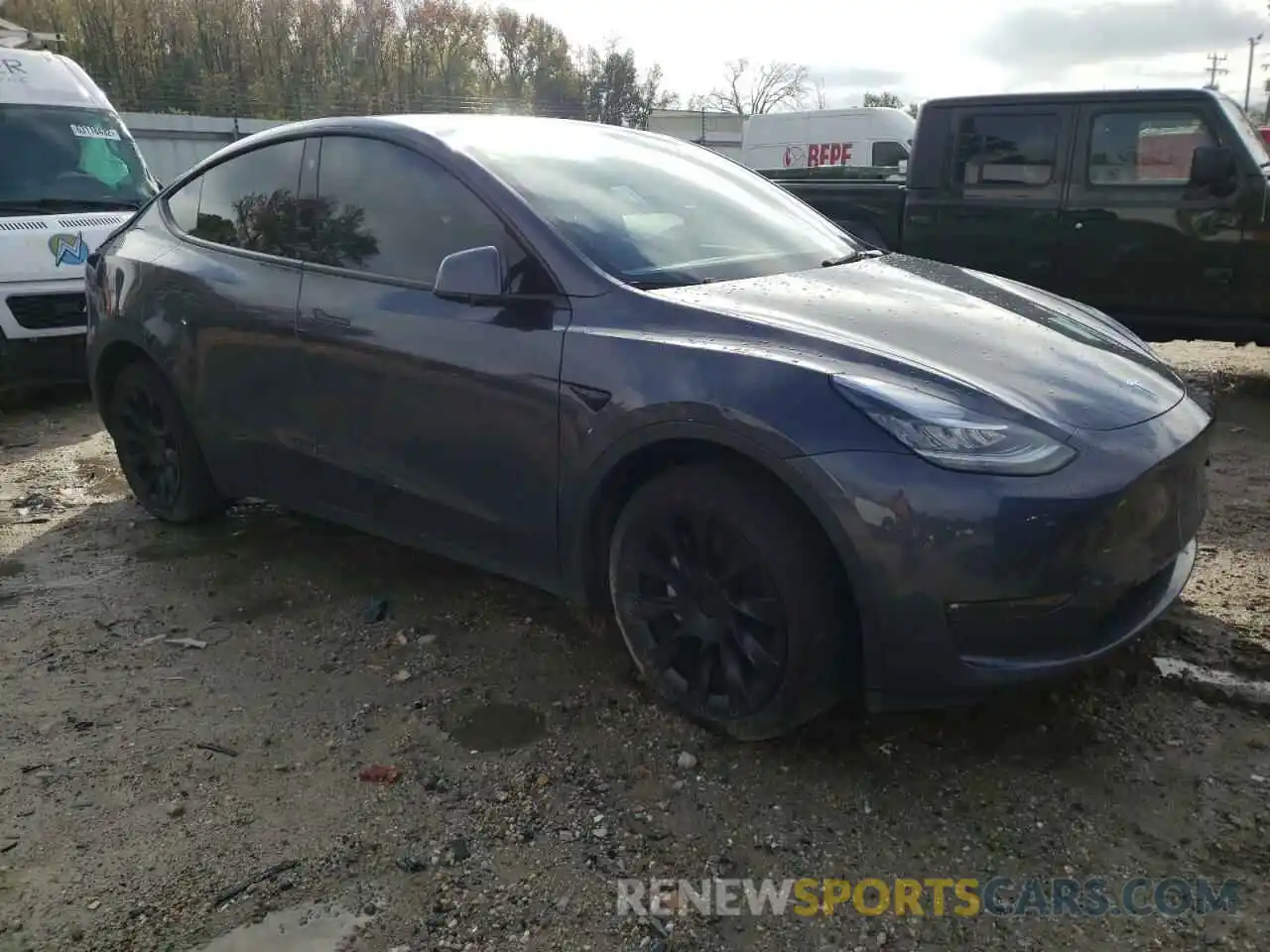 4 Photograph of a damaged car 5YJYGDEE8MF204580 TESLA MODEL Y 2021