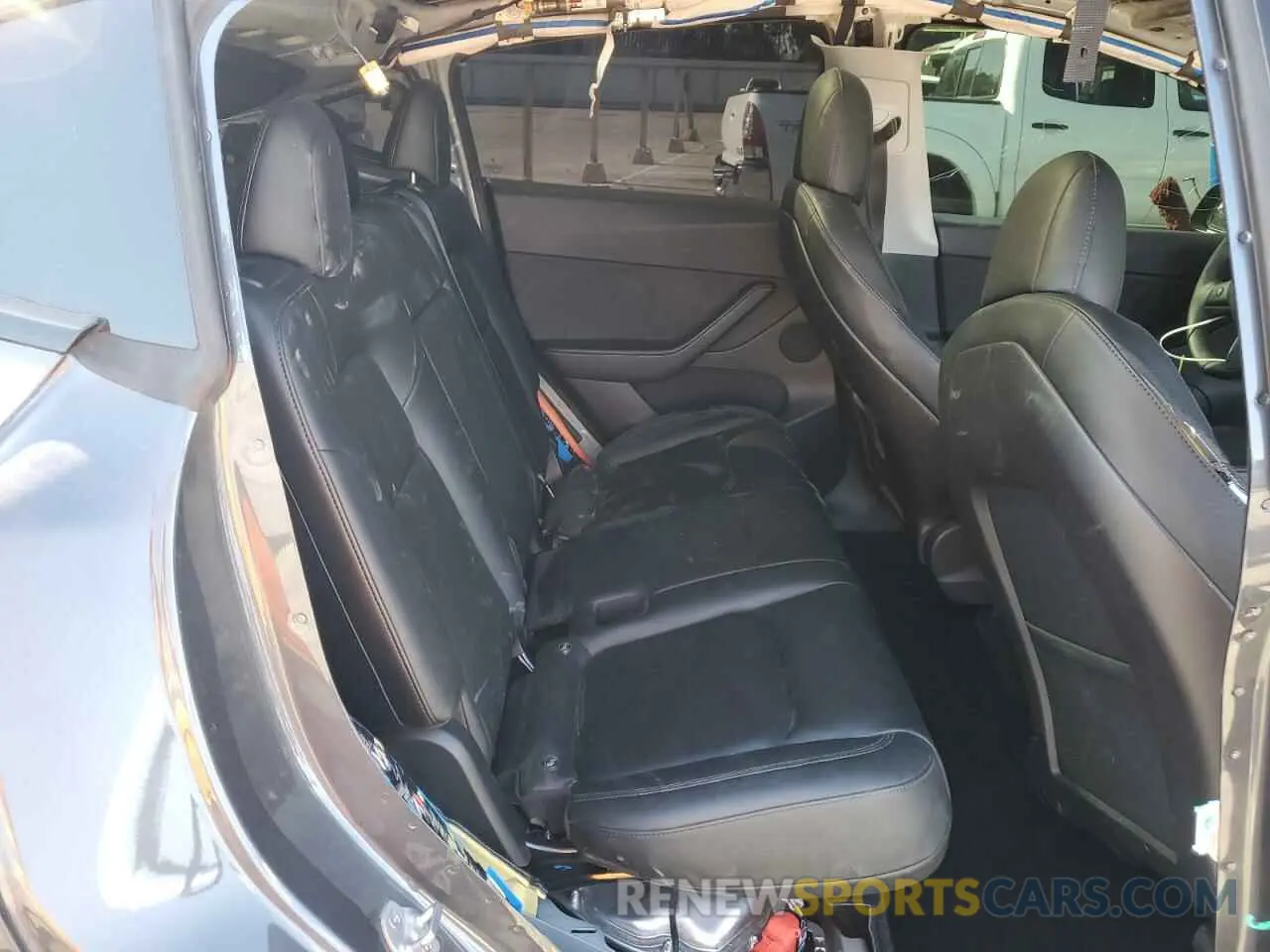 11 Photograph of a damaged car 5YJYGDEE8MF206555 TESLA MODEL Y 2021