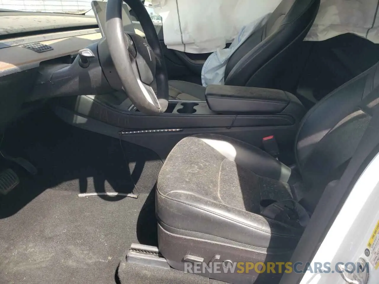 7 Photograph of a damaged car 5YJYGDEE8MF207009 TESLA MODEL Y 2021