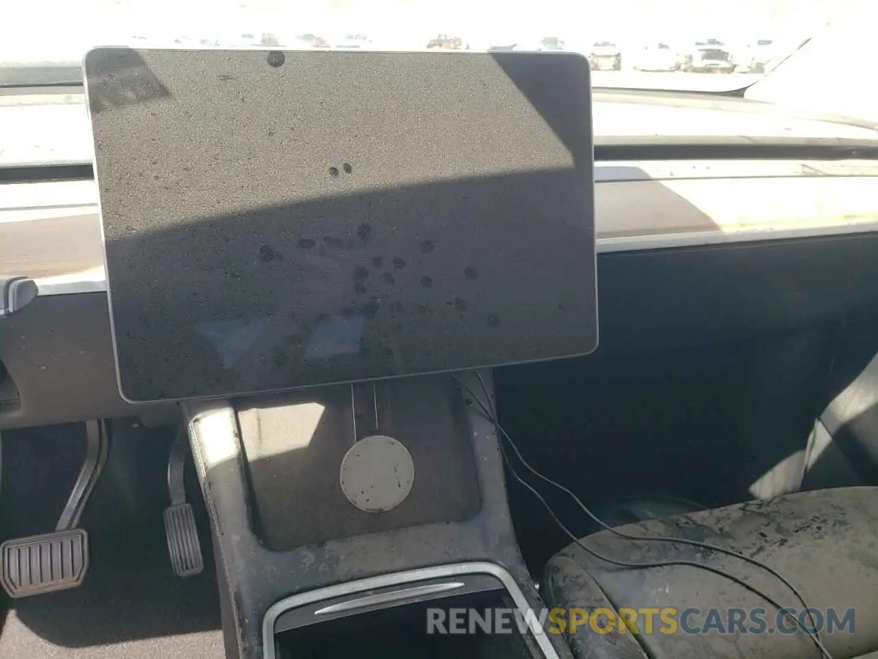9 Photograph of a damaged car 5YJYGDEE8MF207009 TESLA MODEL Y 2021