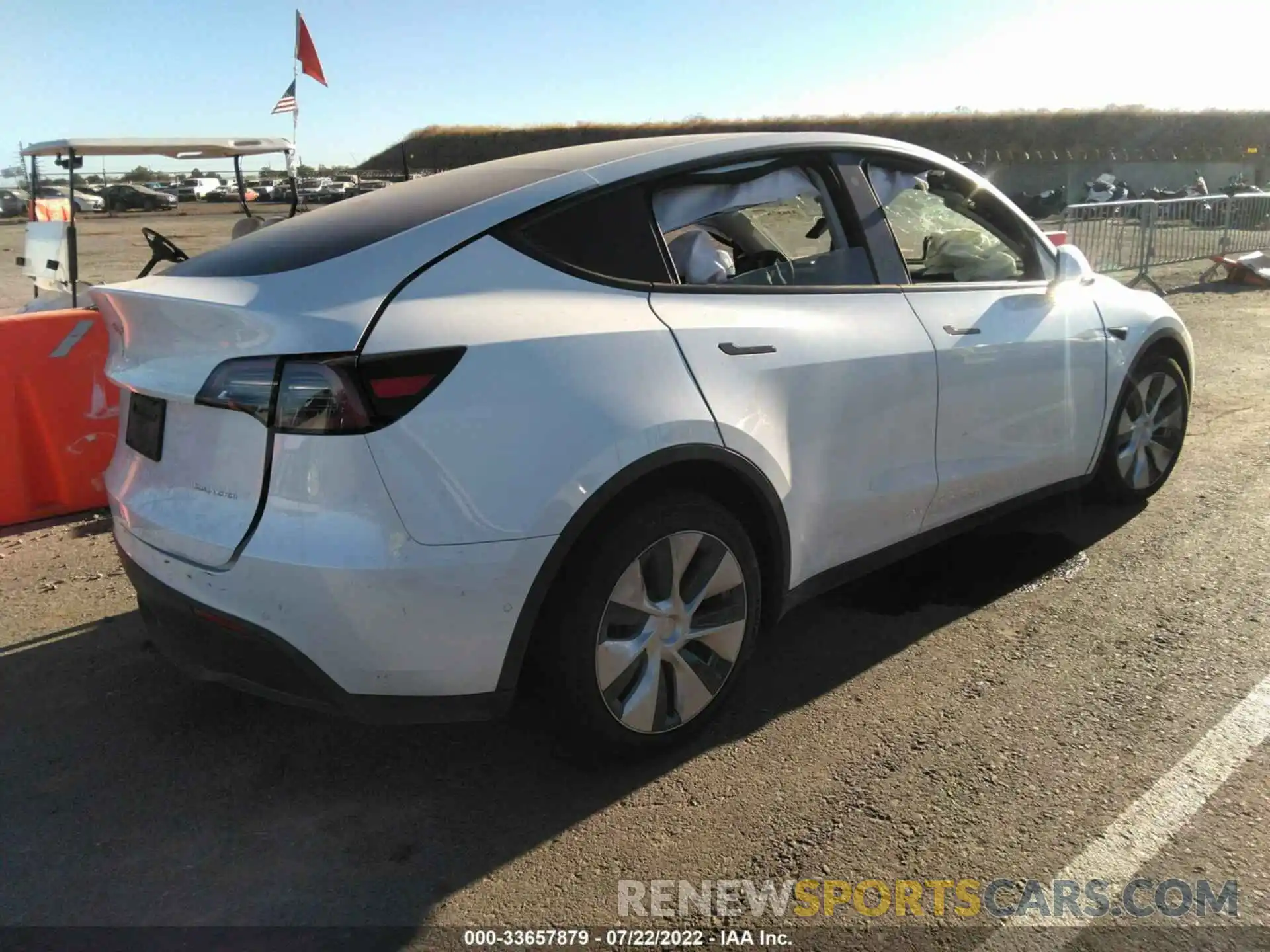 4 Photograph of a damaged car 5YJYGDEE8MF213733 TESLA MODEL Y 2021