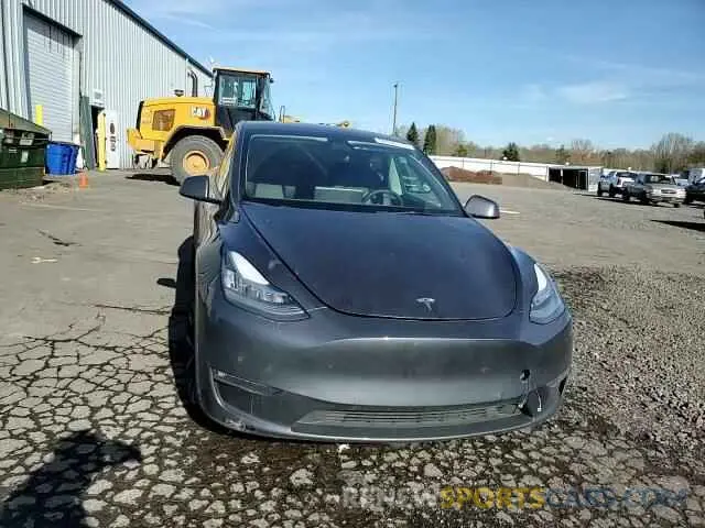 11 Photograph of a damaged car 5YJYGDEE8MF217460 TESLA MODEL Y 2021