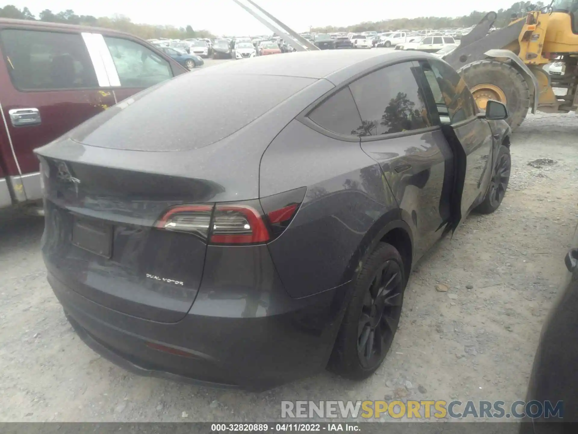 4 Photograph of a damaged car 5YJYGDEE8MF228782 TESLA MODEL Y 2021