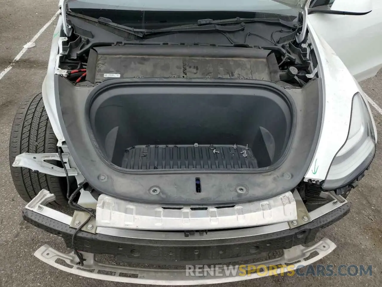 11 Photograph of a damaged car 5YJYGDEE8MF242150 TESLA MODEL Y 2021