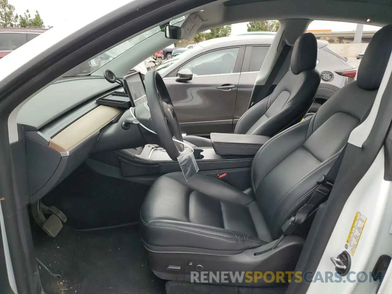 7 Photograph of a damaged car 5YJYGDEE8MF242150 TESLA MODEL Y 2021